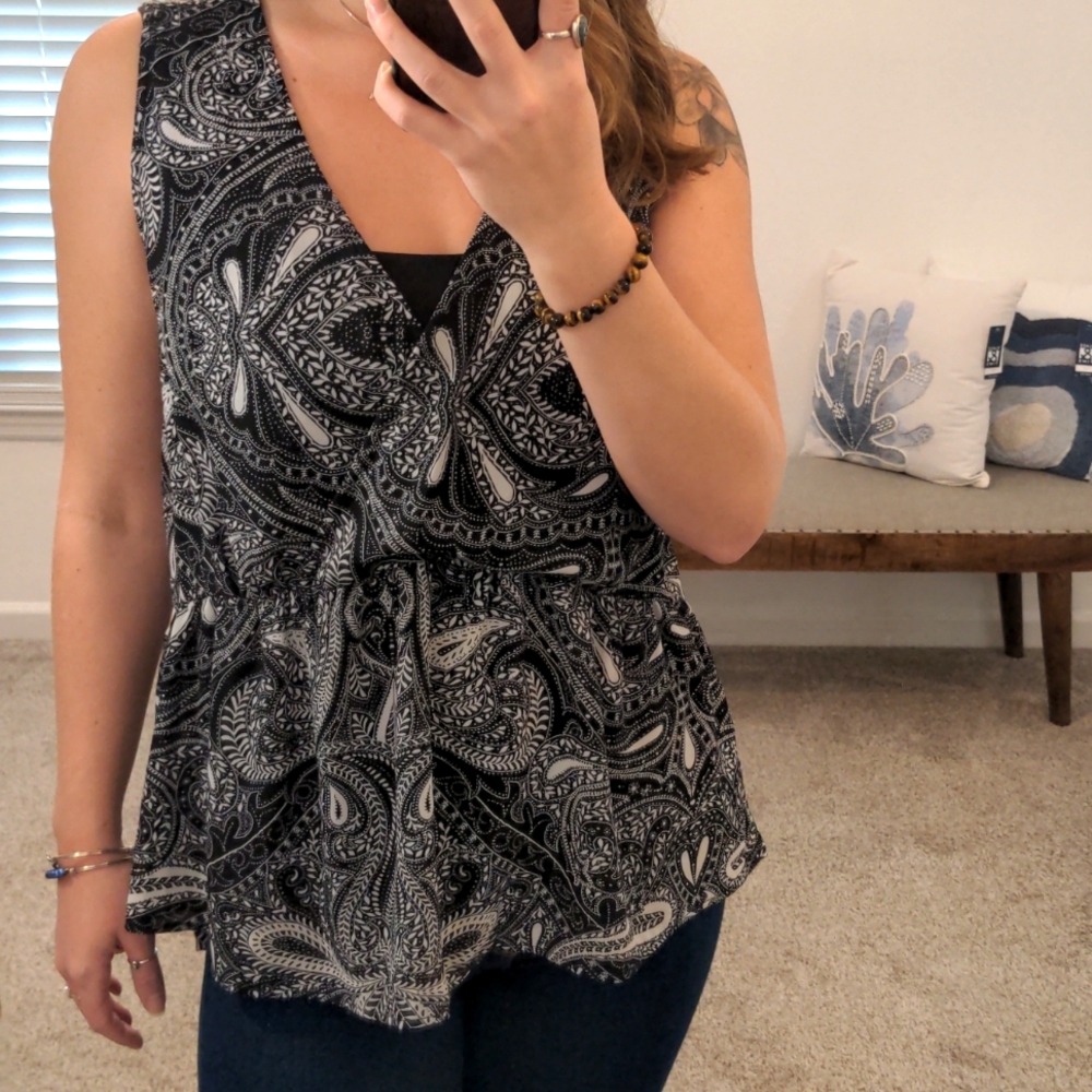 Loft NWT large L black and white paisley print v neck dropped peplum tank top
